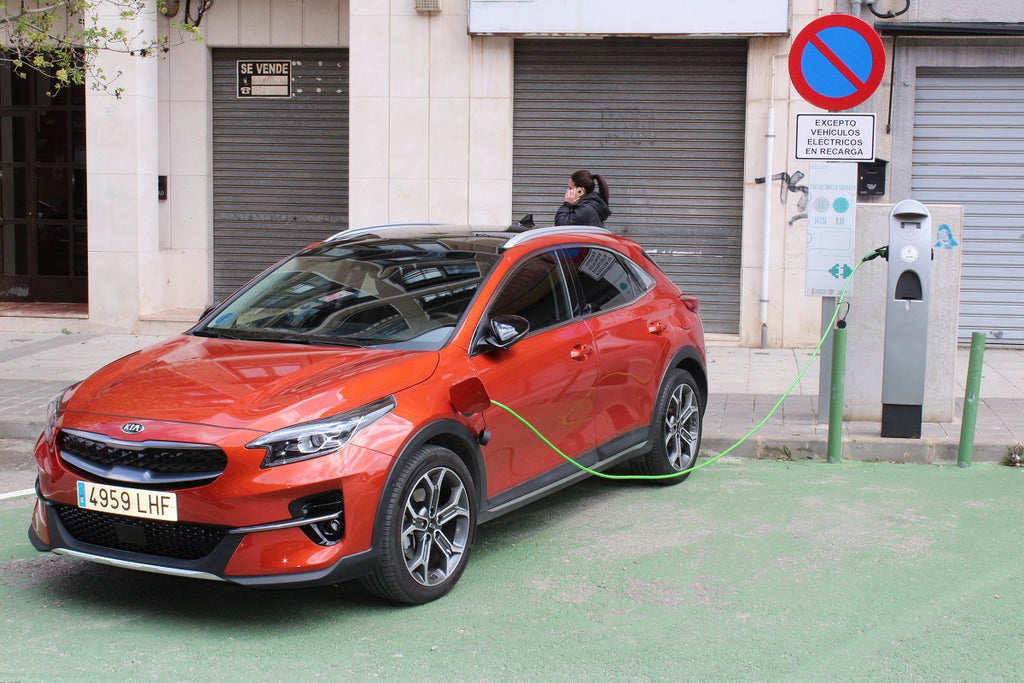 El coche eléctrico está matando a una era. Y ni siquiera el gran símbolo del motor a combustión se libra